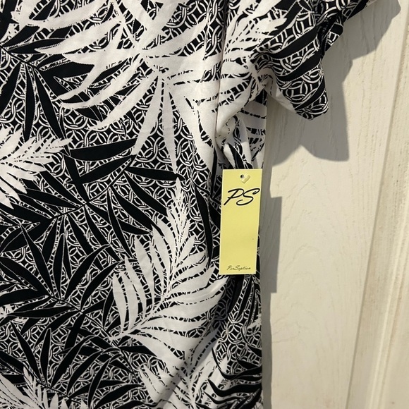 NWOT Perseption Concept Black& White Leaf Design Short Sleeve Soft Knit Top - Picture 5 of 5